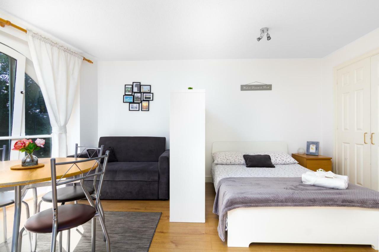 Smart Deluxe Studio Apartment, City And Canary Wharf Connected! Londyn Zewnętrze zdjęcie